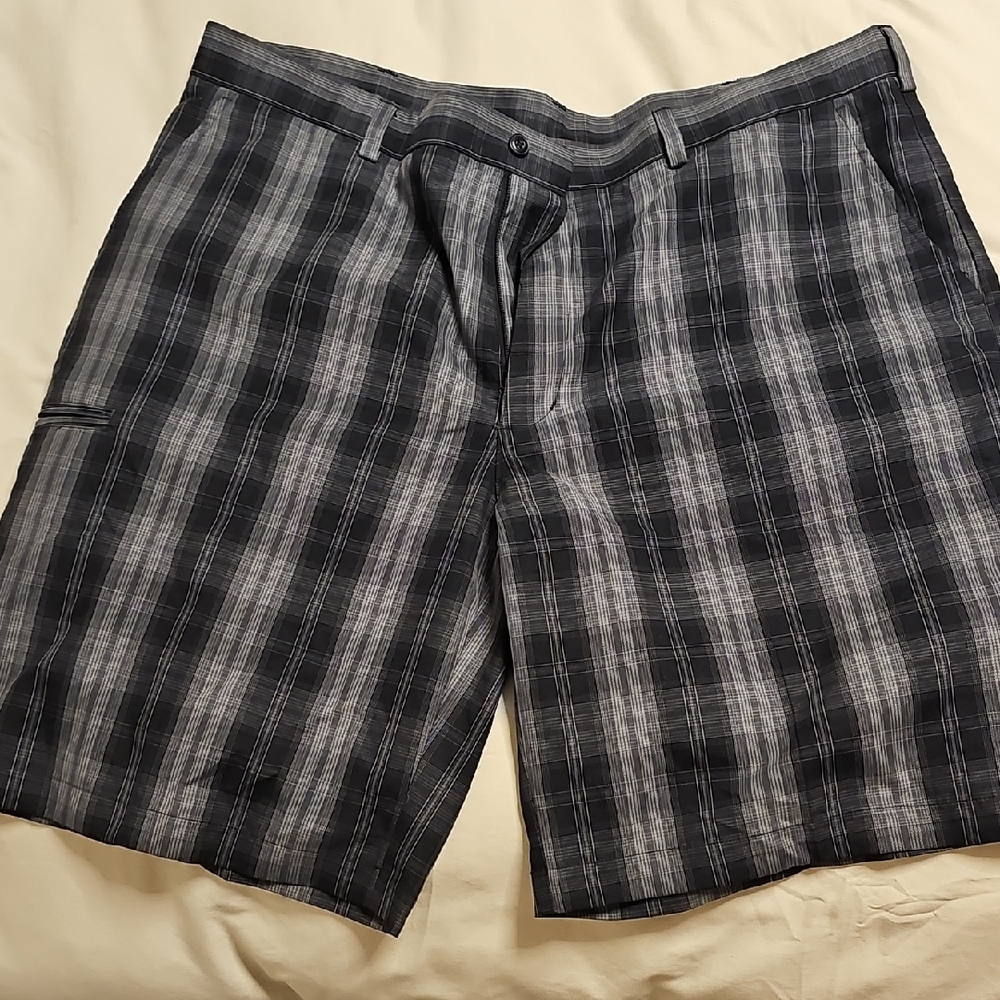 Grand Slam Men's Dark Plaid Shorts